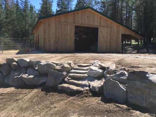 Retaining wall with steps 